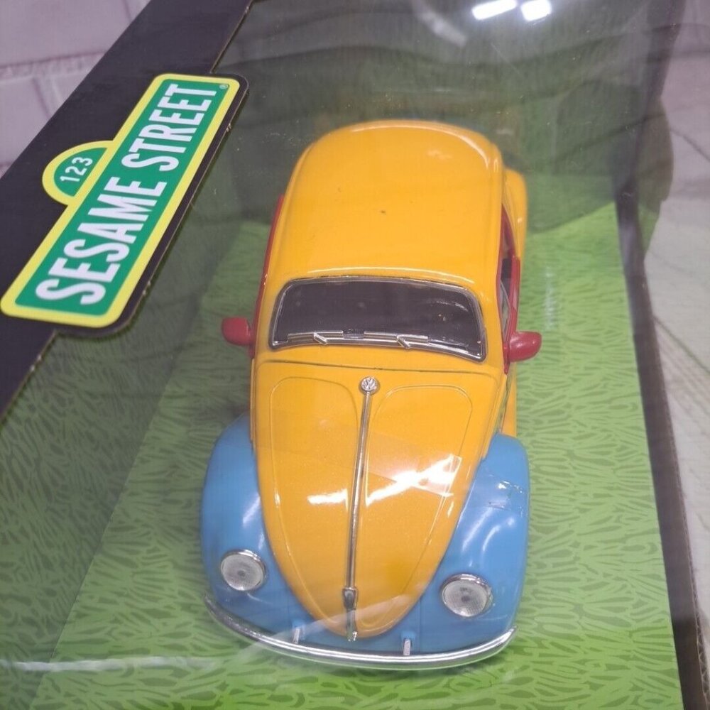 Oscar The Grouch & 1959 Volkswagen Beetle Die-Cast Model 1:43 Scale Hollywood Ri - Picture 4 of 9